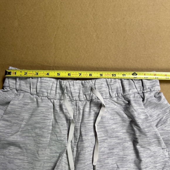 Lululemon On The Fly Shorts 2.5" 6 Striped Athletic Workout Athleisure Gym - Picture 5 of 7